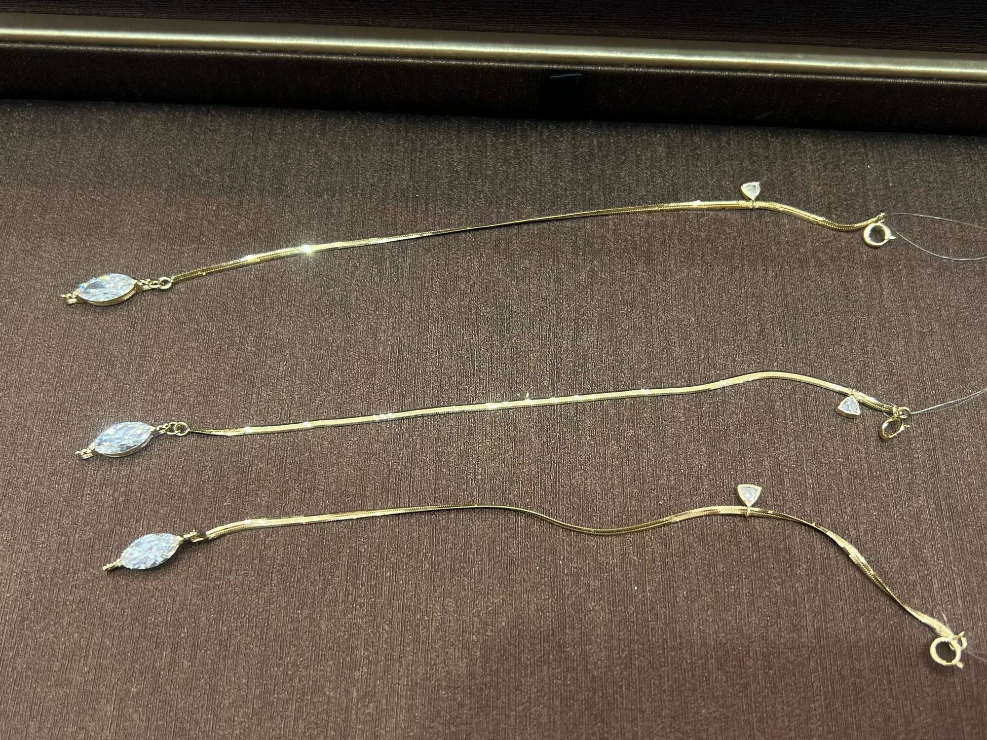 Delicate diamond bracelet, style DB0028