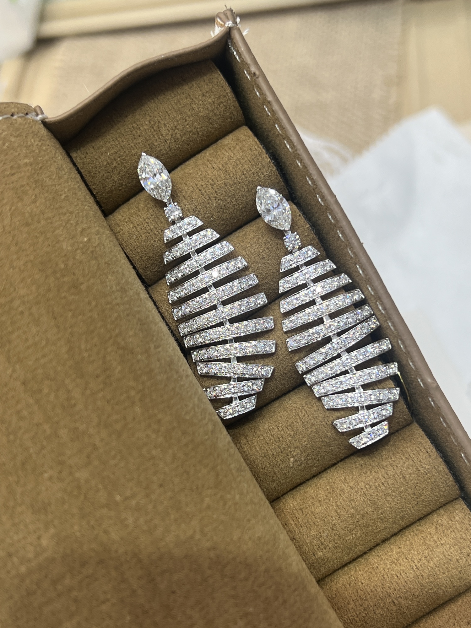 Diamond hoop earrings, style DE0081
